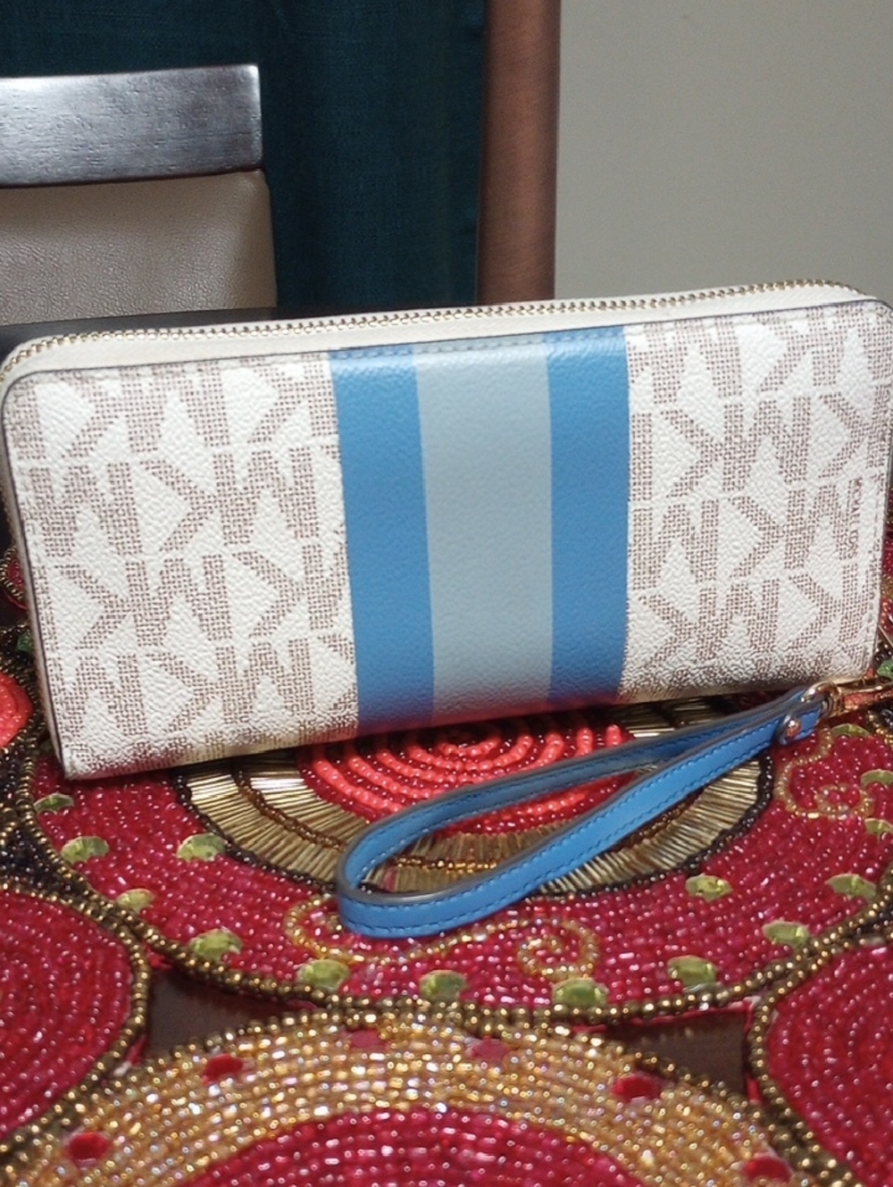 Michael Kors Wristlet Vanilla/Blue - Picture 7 of 17